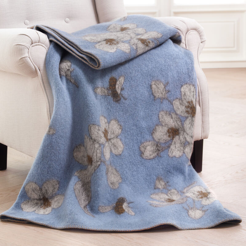 Wrmende Walk-Wolldecke mit Blten und Bienen aus toskanischer Manufaktur Bild 3