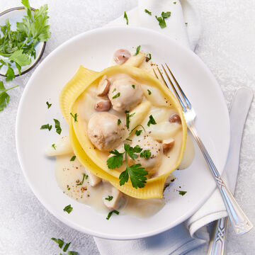 Produktbild fr 'Spargel-Champignon-Ragout mit Poularden-Klchen in Caccavelle'