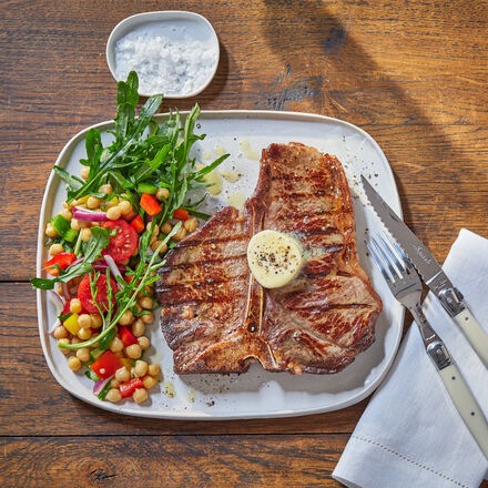 Produktbild fr 'T-Bone-Steak, Knoblauchbutter und Kichererbsensalat'